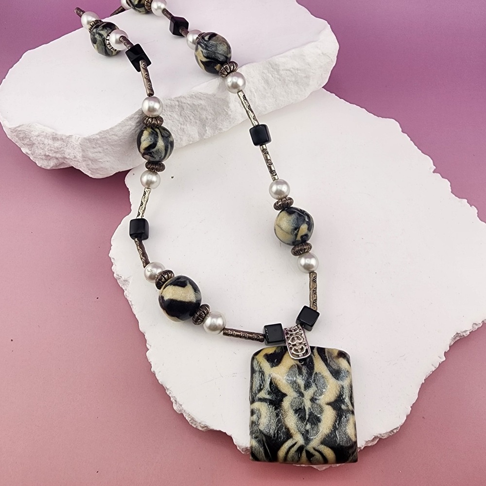 Black Cream Marbled Pendant Necklace Faux Pearl Beads Silver Tone Boho Statement
